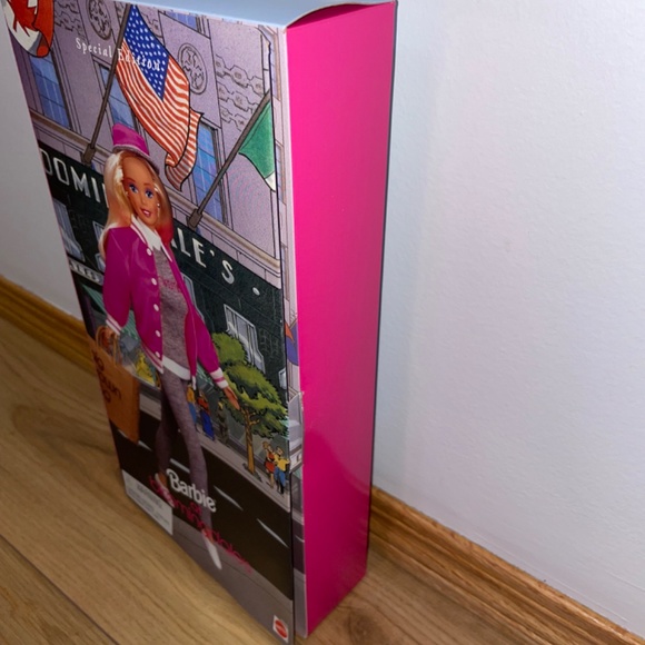 BARBIE - Bloomingdale’s Doll - Vintage 1996 Special Edition - MIB - Picture 7 of 12